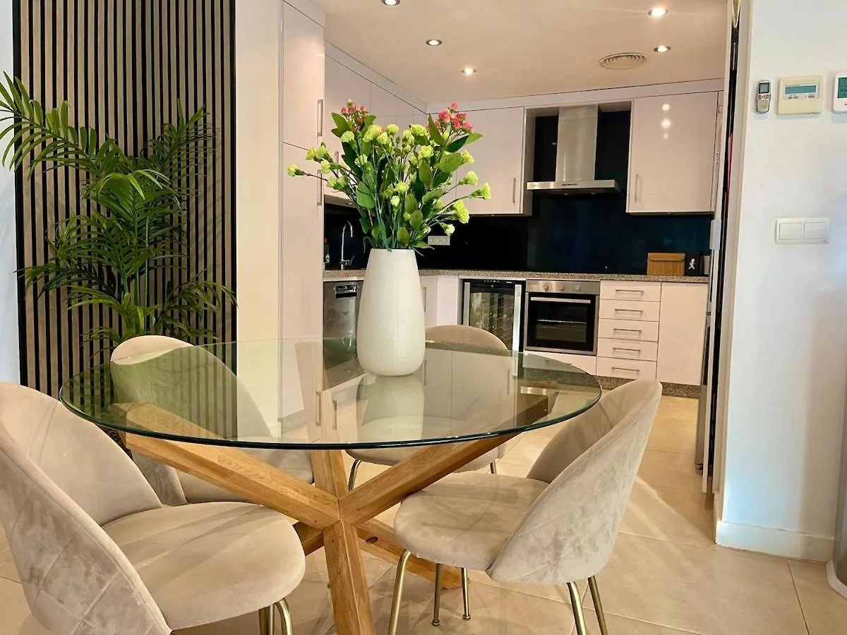 Villa Lovely Accommodation In The Best Location 10-12 Beds! Marbella