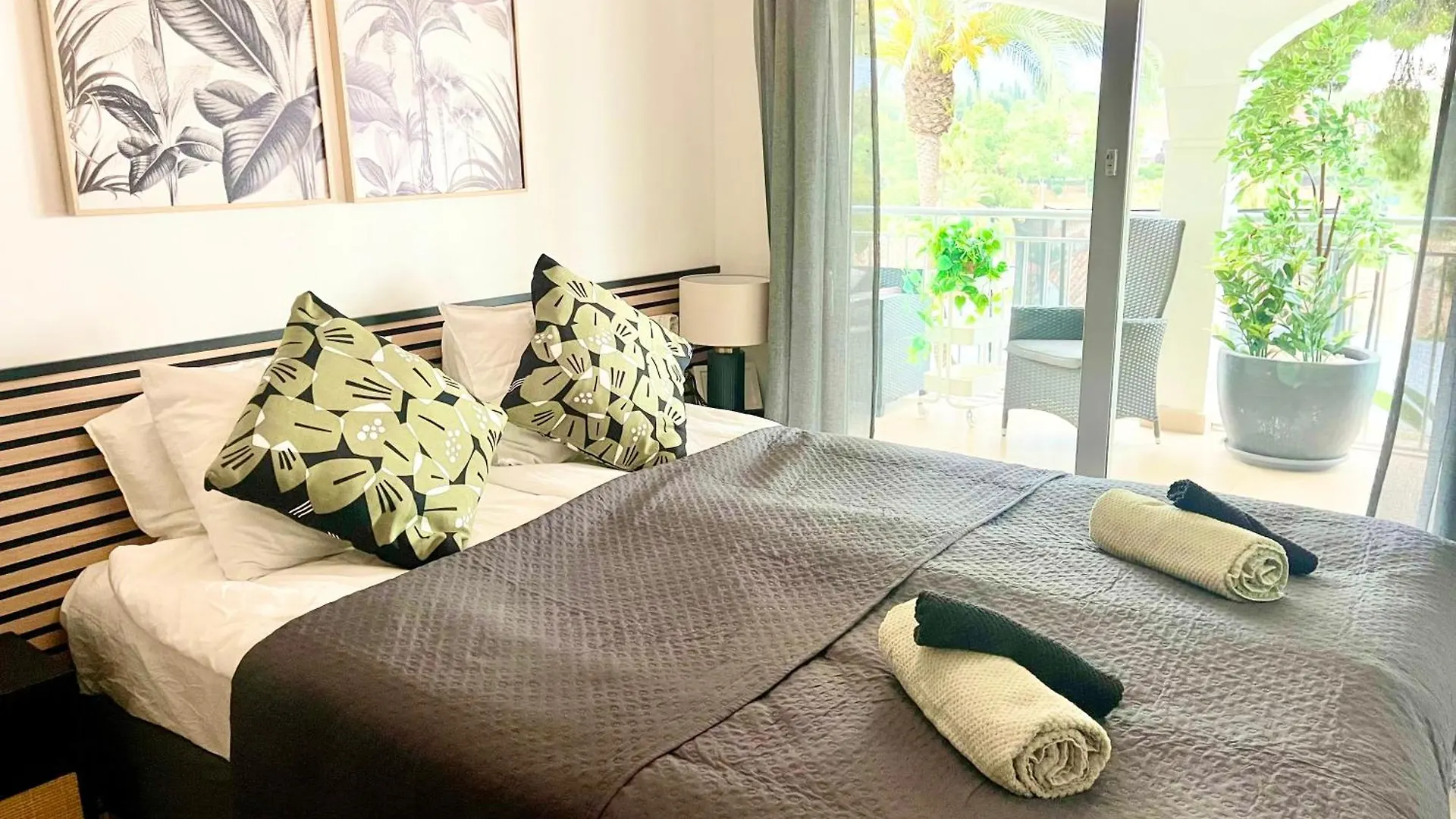 Lovely Accommodation In The Best Location 10-12 Beds! Marbella Spain