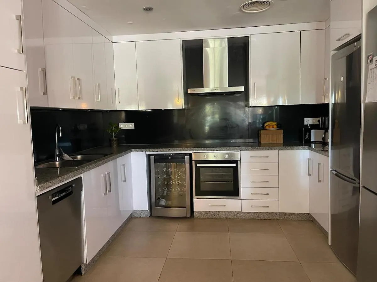 Lovely Accommodation In The Best Location 10-12 Beds! Marbella